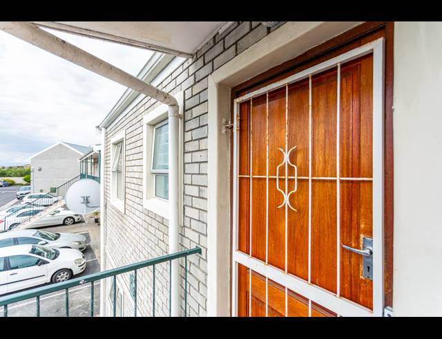 2 BEDROOM FLAT SOLD IN BLOUBERG SANDS